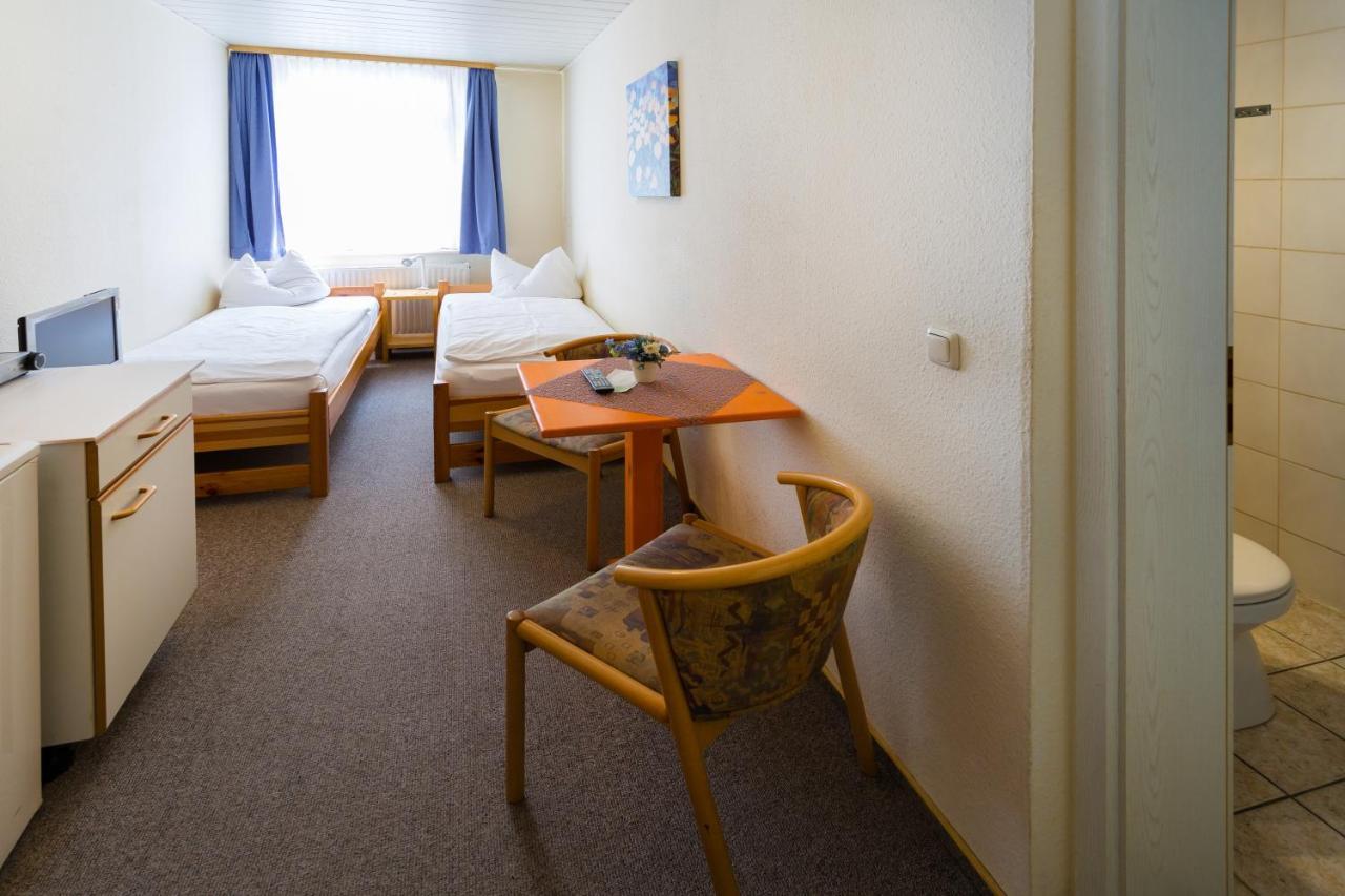 Saalfeld Saale Pension & Ferienwohnungen Toepferstueb'L מראה חיצוני תמונה