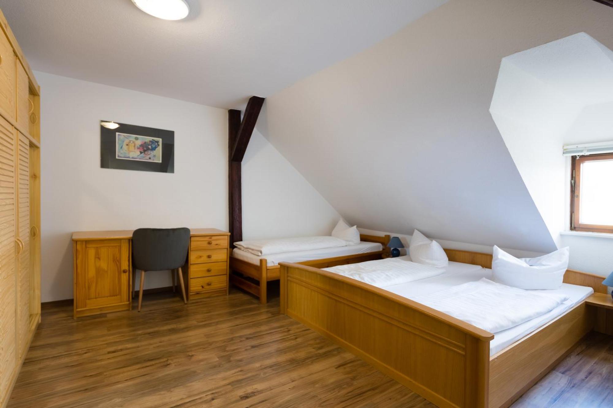 Saalfeld Saale Pension & Ferienwohnungen Toepferstueb'L מראה חיצוני תמונה