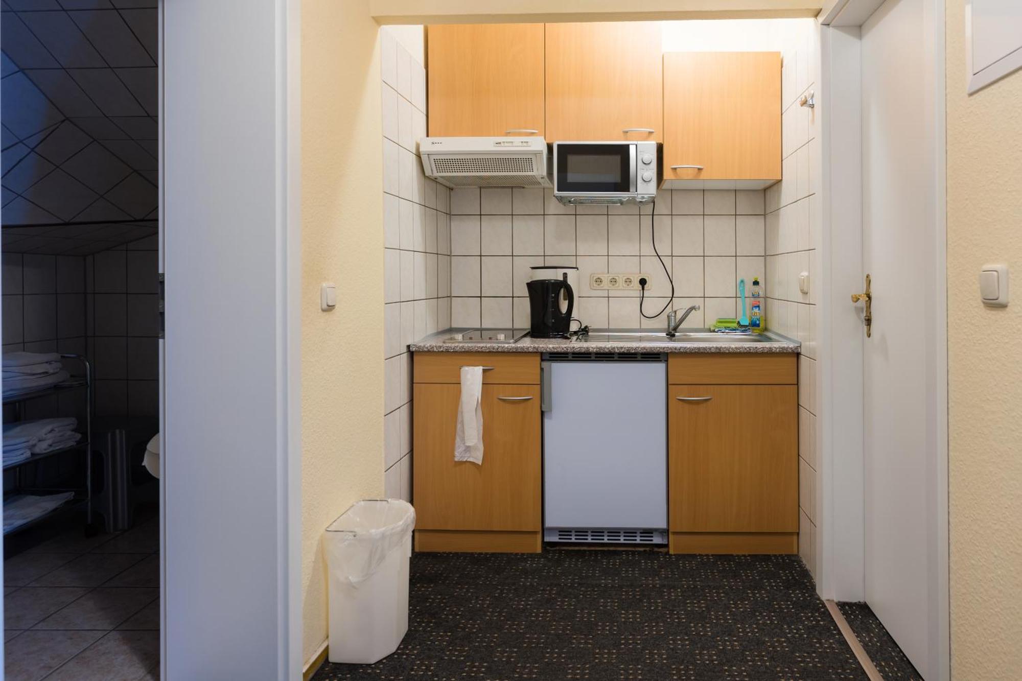 Saalfeld Saale Pension & Ferienwohnungen Toepferstueb'L מראה חיצוני תמונה