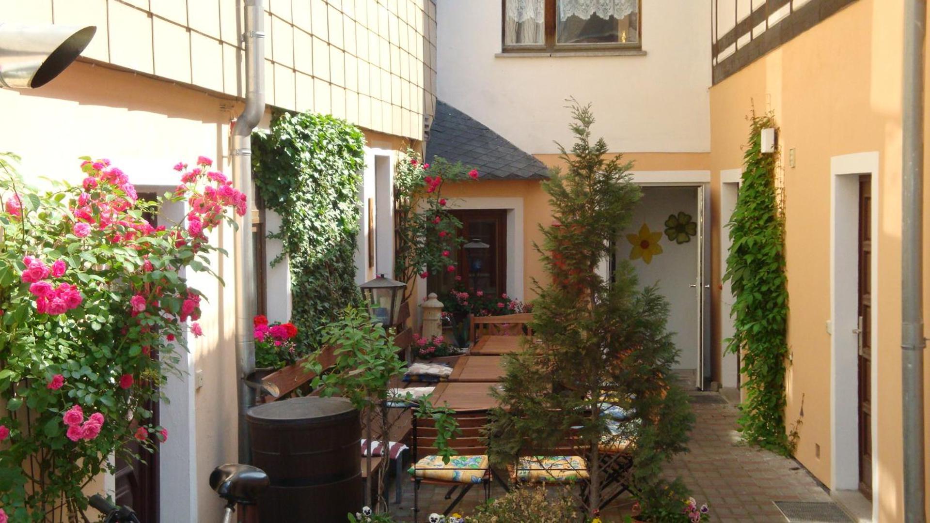 Saalfeld Saale Pension & Ferienwohnungen Toepferstueb'L מראה חיצוני תמונה